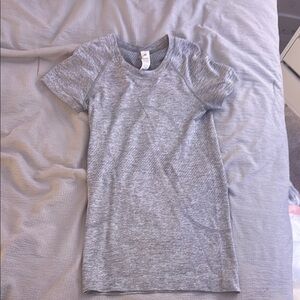 Lululemon Athletica Gray Short Sleeve Tee